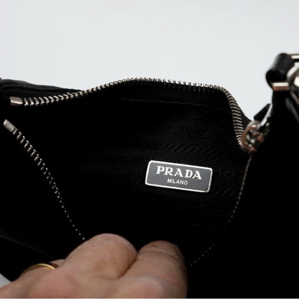 PRADA BLACK RE-ADDITION 2005
BAG WITH POUCH CROSSBODY - Picture 7 of 16